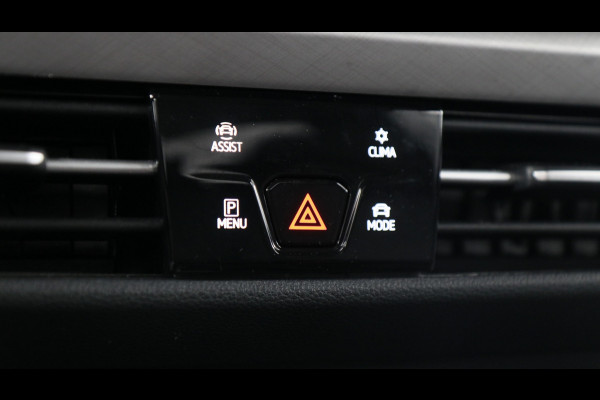 Volkswagen Golf 1.5 eHybrid 204 pk Life Edition DSG / Stoel en stuurwielverwarming / App Connect