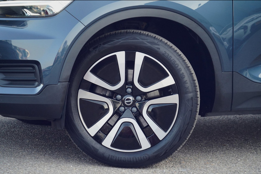 Volvo XC40 1.5 T2 Momentum / NL-Auto / 22dkm NAP / Elek. Trekhaak / Camera / Navigatie / DAB / Climate