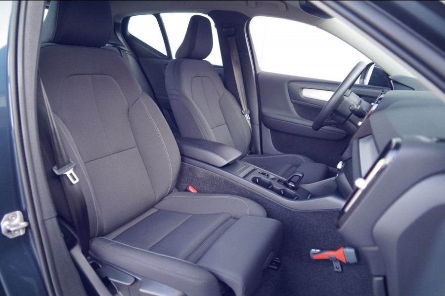 Volvo XC40 1.5 T2 Momentum / NL-Auto / 22dkm NAP / Elek. Trekhaak / Camera / Navigatie / DAB / Climate