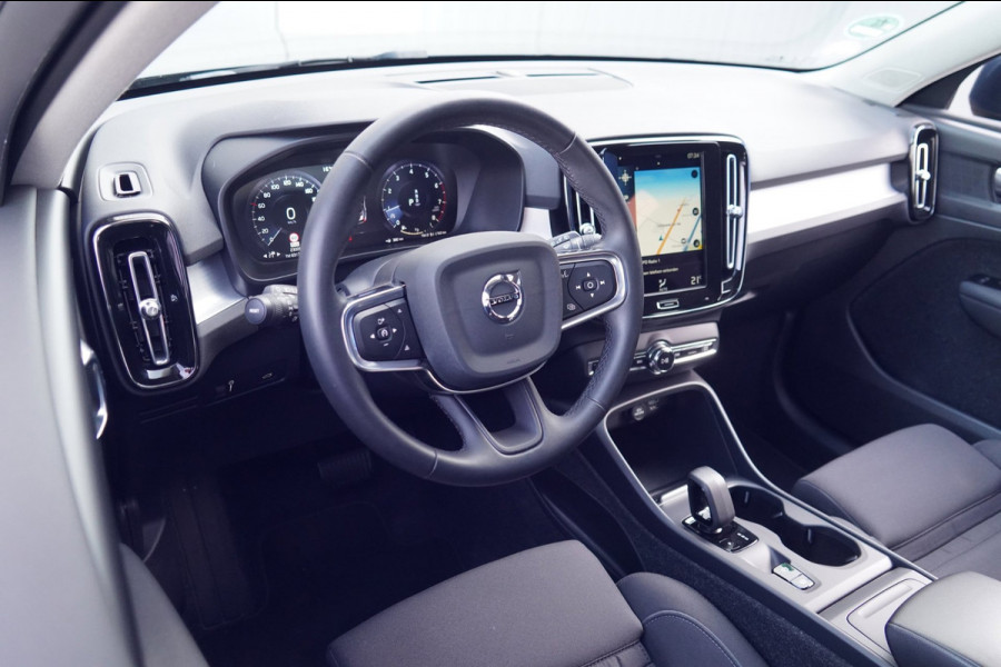 Volvo XC40 1.5 T2 Momentum / NL-Auto / 22dkm NAP / Elek. Trekhaak / Camera / Navigatie / DAB / Climate