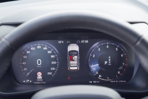 Volvo XC40 1.5 T2 Momentum / NL-Auto / 22dkm NAP / Elek. Trekhaak / Camera / Navigatie / DAB / Climate