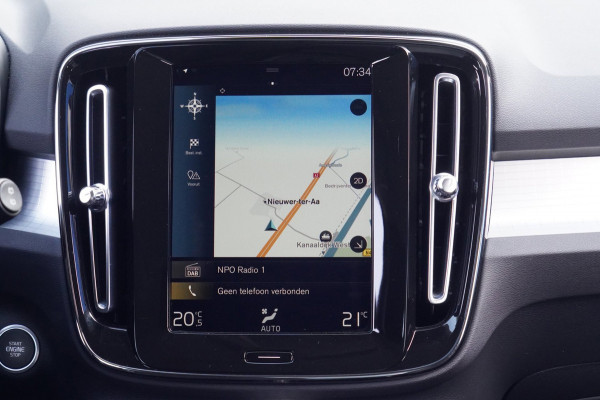 Volvo XC40 1.5 T2 Momentum / NL-Auto / 22dkm NAP / Elek. Trekhaak / Camera / Navigatie / DAB / Climate