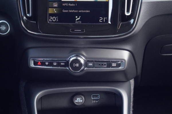 Volvo XC40 1.5 T2 Momentum / NL-Auto / 22dkm NAP / Elek. Trekhaak / Camera / Navigatie / DAB / Climate