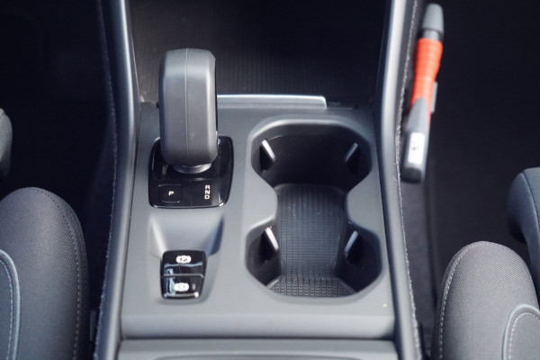 Volvo XC40 1.5 T2 Momentum / NL-Auto / 22dkm NAP / Elek. Trekhaak / Camera / Navigatie / DAB / Climate
