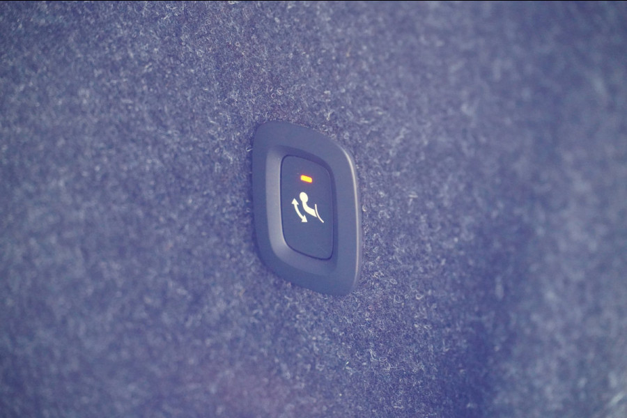 Volvo XC40 1.5 T2 Momentum / NL-Auto / 22dkm NAP / Elek. Trekhaak / Camera / Navigatie / DAB / Climate