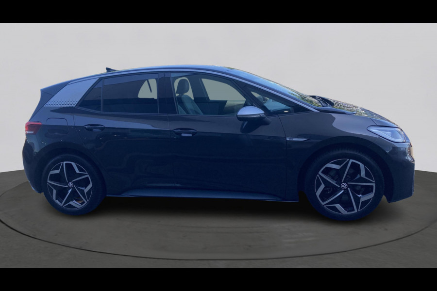 Volkswagen ID.3 First Plus 58 kWh 204pk | Camera | Stoelverwarming | IQ light | App Connect