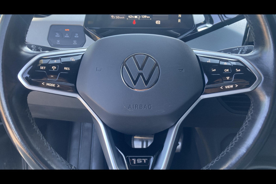 Volkswagen ID.3 First Plus 58 kWh 204pk | Camera | Stoelverwarming | IQ light | App Connect