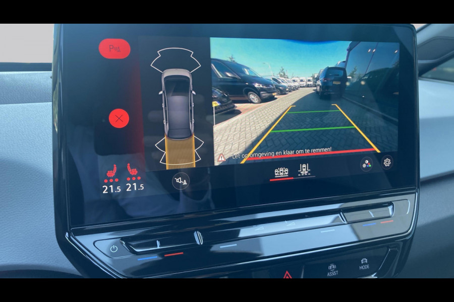 Volkswagen ID.3 First Plus 58 kWh 204pk | Camera | Stoelverwarming | IQ light | App Connect