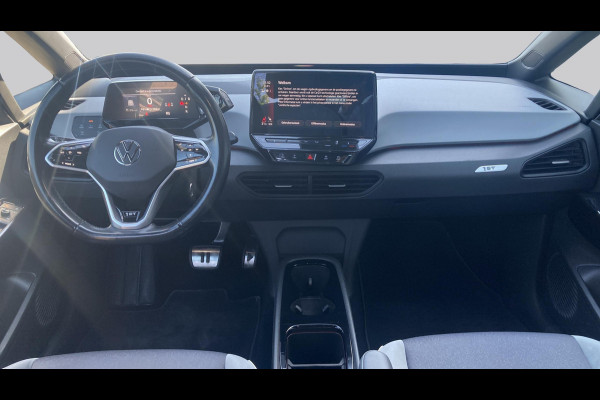 Volkswagen ID.3 First Plus 58 kWh 204pk | Camera | Stoelverwarming | IQ light | App Connect