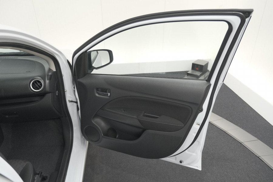 Mitsubishi Space Star 1.2 Intense | AUTOMAAT! | Apple Carplay | Allseason Banden | Climate Control