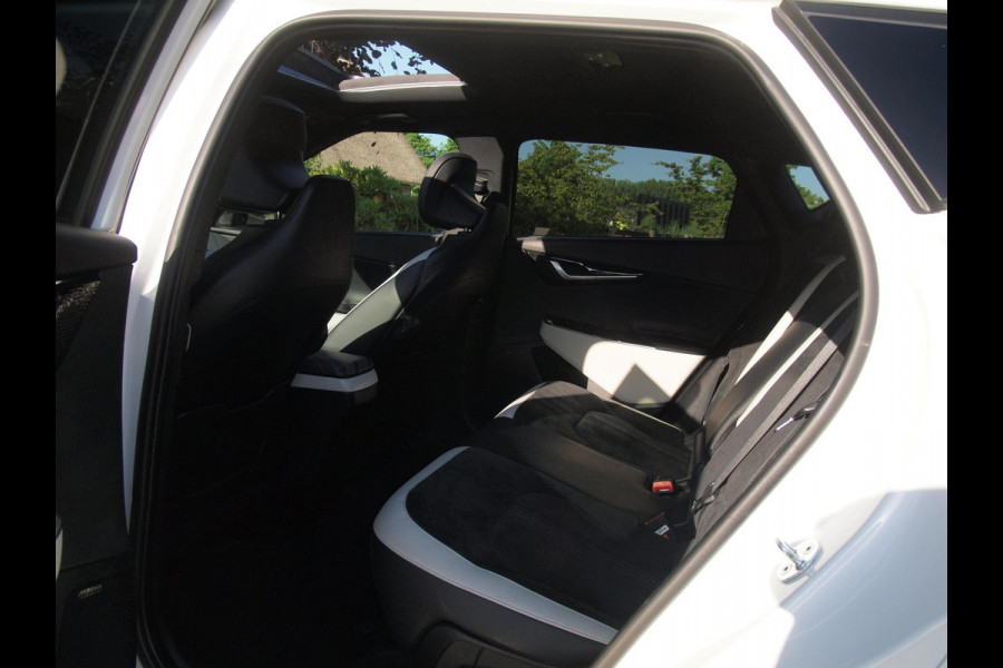 Kia Ev6 GT-Line 77.4 kWh | SOH 100% | Panoramadak | Trekhaak | 360 Camera | Head-Up Display | MERIDIAN SURROUND |