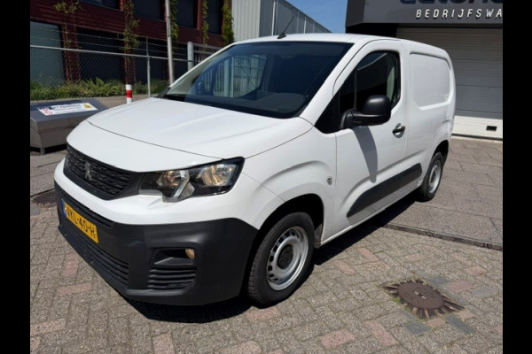 Peugeot Partner 1.2 PureTech Premium AIRCO I NAVI I PDC I MULTIMEDIA I 1e EIGENAAR I COMPLETE ONDERHOUDSHISTORIE RECENT ONDERHOUD, DISTIBUTIE, KOPPELING EN REMMEN VERVANGEN.
