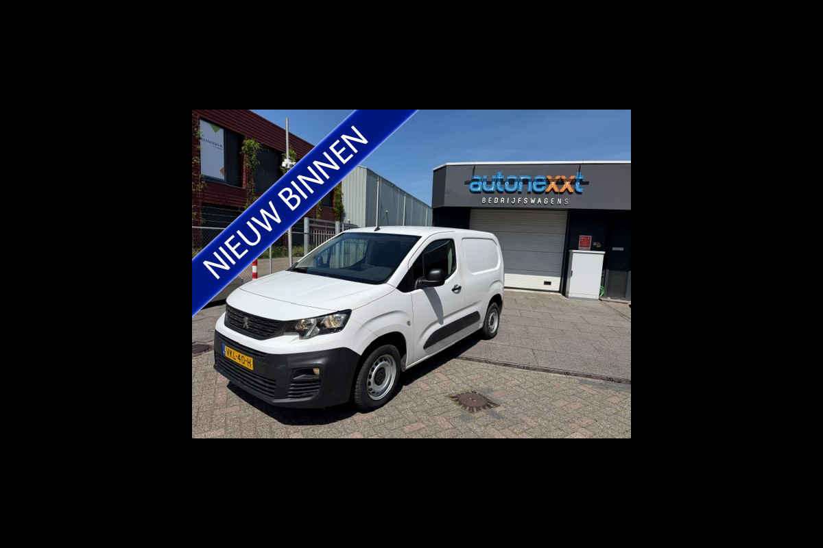 Peugeot Partner 1.2 PureTech Premium AIRCO I NAVI I PDC I MULTIMEDIA I 1e EIGENAAR I COMPLETE ONDERHOUDSHISTORIE RECENT ONDERHOUD, DISTIBUTIE, KOPPELING EN REMMEN VERVANGEN.