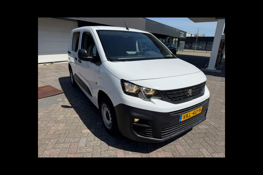 Peugeot Partner 1.2 PureTech Premium AIRCO I NAVI I PDC I MULTIMEDIA I 1e EIGENAAR I COMPLETE ONDERHOUDSHISTORIE RECENT ONDERHOUD, DISTIBUTIE, KOPPELING EN REMMEN VERVANGEN.