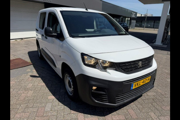 Peugeot Partner 1.2 PureTech Premium AIRCO I NAVI I PDC I MULTIMEDIA I 1e EIGENAAR I COMPLETE ONDERHOUDSHISTORIE RECENT ONDERHOUD, DISTIBUTIE, KOPPELING EN REMMEN VERVANGEN.