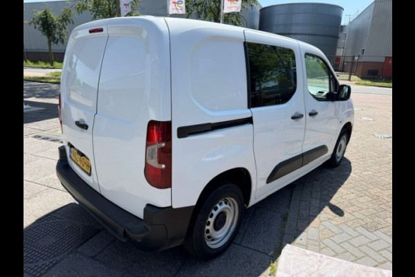 Peugeot Partner 1.2 PureTech Premium AIRCO I NAVI I PDC I MULTIMEDIA I 1e EIGENAAR I COMPLETE ONDERHOUDSHISTORIE RECENT ONDERHOUD, DISTIBUTIE, KOPPELING EN REMMEN VERVANGEN.