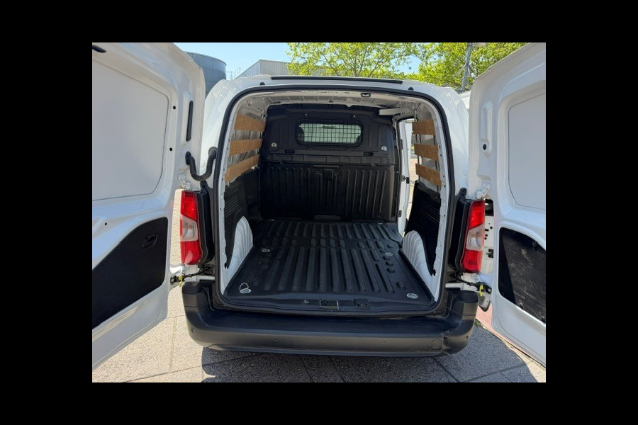 Peugeot Partner 1.2 PureTech Premium AIRCO I NAVI I PDC I MULTIMEDIA I 1e EIGENAAR I COMPLETE ONDERHOUDSHISTORIE RECENT ONDERHOUD, DISTIBUTIE, KOPPELING EN REMMEN VERVANGEN.