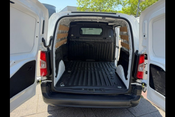 Peugeot Partner 1.2 PureTech Premium AIRCO I NAVI I PDC I MULTIMEDIA I 1e EIGENAAR I COMPLETE ONDERHOUDSHISTORIE RECENT ONDERHOUD, DISTIBUTIE, KOPPELING EN REMMEN VERVANGEN.
