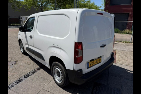 Peugeot Partner 1.2 PureTech Premium AIRCO I NAVI I PDC I MULTIMEDIA I 1e EIGENAAR I COMPLETE ONDERHOUDSHISTORIE RECENT ONDERHOUD, DISTIBUTIE, KOPPELING EN REMMEN VERVANGEN.