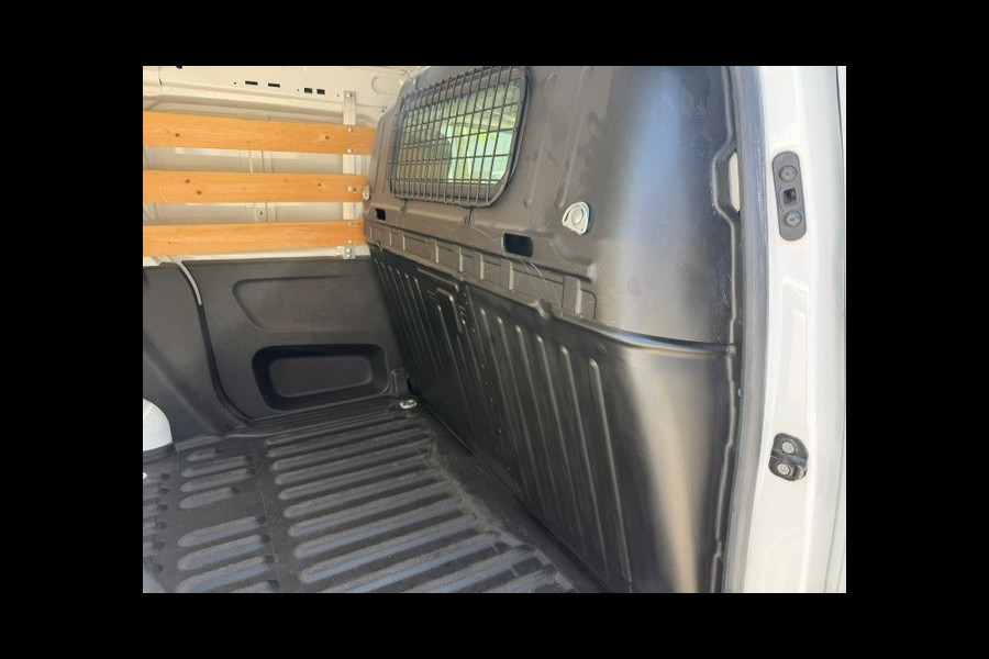 Peugeot Partner 1.2 PureTech Premium AIRCO I NAVI I PDC I MULTIMEDIA I 1e EIGENAAR I COMPLETE ONDERHOUDSHISTORIE RECENT ONDERHOUD, DISTIBUTIE, KOPPELING EN REMMEN VERVANGEN.