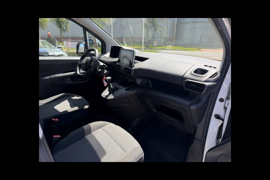 Peugeot Partner 1.2 PureTech Premium AIRCO I NAVI I PDC I MULTIMEDIA I 1e EIGENAAR I COMPLETE ONDERHOUDSHISTORIE RECENT ONDERHOUD, DISTIBUTIE, KOPPELING EN REMMEN VERVANGEN.