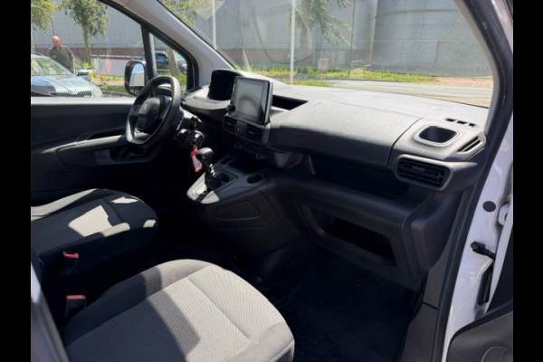 Peugeot Partner 1.2 PureTech Premium AIRCO I NAVI I PDC I MULTIMEDIA I 1e EIGENAAR I COMPLETE ONDERHOUDSHISTORIE RECENT ONDERHOUD, DISTIBUTIE, KOPPELING EN REMMEN VERVANGEN.