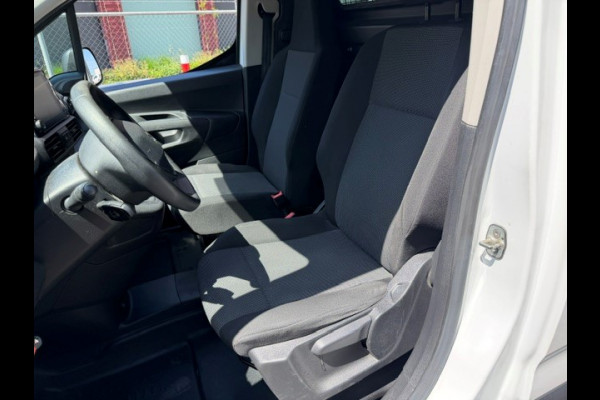 Peugeot Partner 1.2 PureTech Premium AIRCO I NAVI I PDC I MULTIMEDIA I 1e EIGENAAR I COMPLETE ONDERHOUDSHISTORIE RECENT ONDERHOUD, DISTIBUTIE, KOPPELING EN REMMEN VERVANGEN.