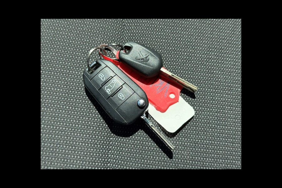 Peugeot Partner 1.2 PureTech Premium AIRCO I NAVI I PDC I MULTIMEDIA I 1e EIGENAAR I COMPLETE ONDERHOUDSHISTORIE RECENT ONDERHOUD, DISTIBUTIE, KOPPELING EN REMMEN VERVANGEN.