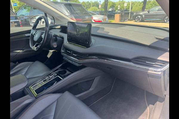 Škoda ENYAQ iV 80 First Edition / SoH 91,4% / Trekhaak / Camera / Leder / CarPlay / Keyless / 21'' / Warmtepomp / Stuur+Stoelverwarming / Dodehoek / DAB / ACC