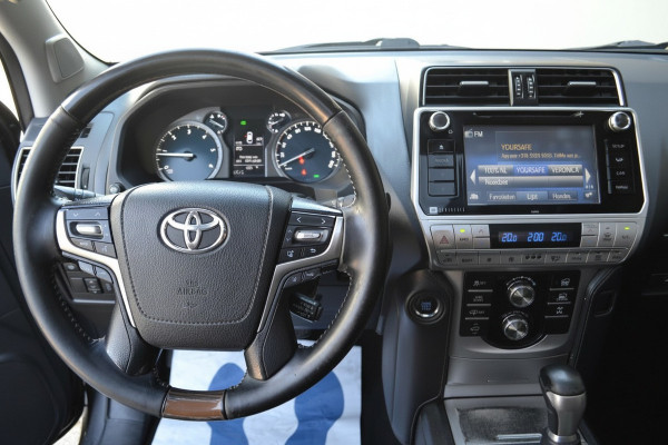 Toyota Land Cruiser 150 2.8 D-4D-F Executive Window Van