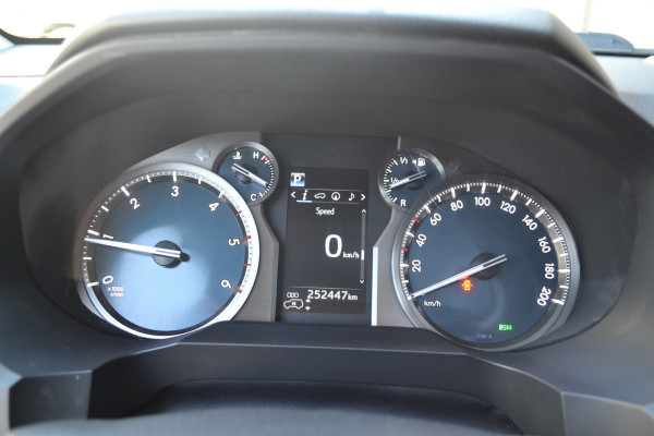 Toyota Land Cruiser 150 2.8 D-4D-F Executive Window Van