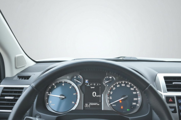 Toyota Land Cruiser 150 2.8 D-4D-F Executive Window Van
