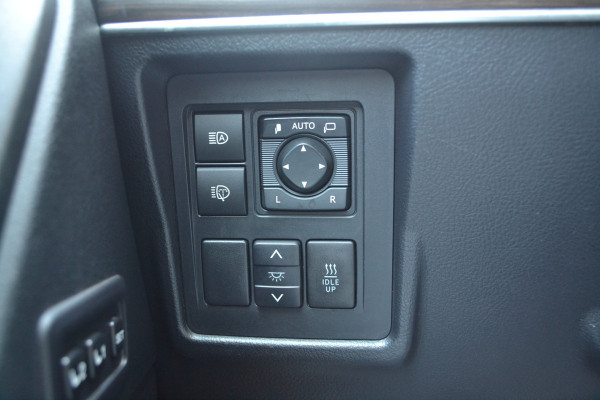 Toyota Land Cruiser 150 2.8 D-4D-F Executive Window Van