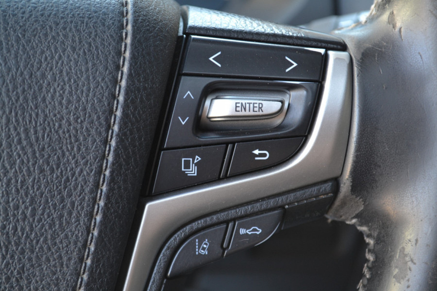Toyota Land Cruiser 150 2.8 D-4D-F Executive Window Van