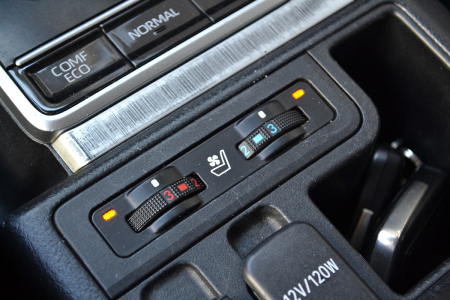 Toyota Land Cruiser 150 2.8 D-4D-F Executive Window Van