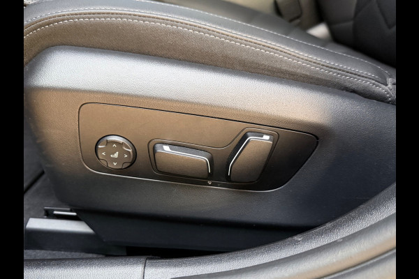 BMW 5 Serie 520i M Sport - Pano Keyles - HeadUp - Carbon