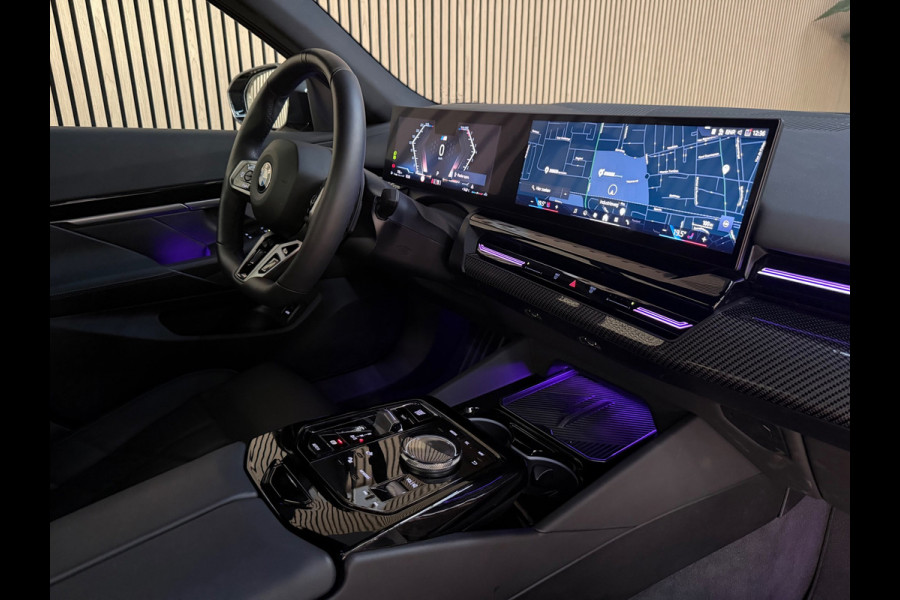 BMW 5 Serie 520i M Sport - Pano Keyles - HeadUp - Carbon