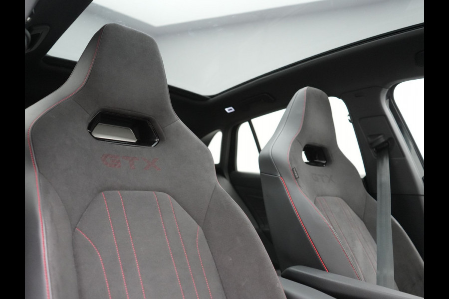 Volkswagen ID.4 GTX 4Motion 77 kWh 299pk Dealer O.H. | Panodak | Adaptive Cruise | Head Up | 360 Camera | Alcantara Sportstoelen Massage & Memory | IQ Light | Sfeerverlichting | Keyless | Blis | Stoelen & Stuur Verwarmd | Apple Carplay |