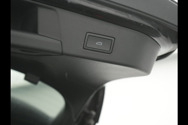 Volkswagen ID.4 GTX 4Motion 77 kWh 299pk Dealer O.H. | Panodak | Adaptive Cruise | Head Up | 360 Camera | Alcantara Sportstoelen Massage & Memory | IQ Light | Sfeerverlichting | Keyless | Blis | Stoelen & Stuur Verwarmd | Apple Carplay |