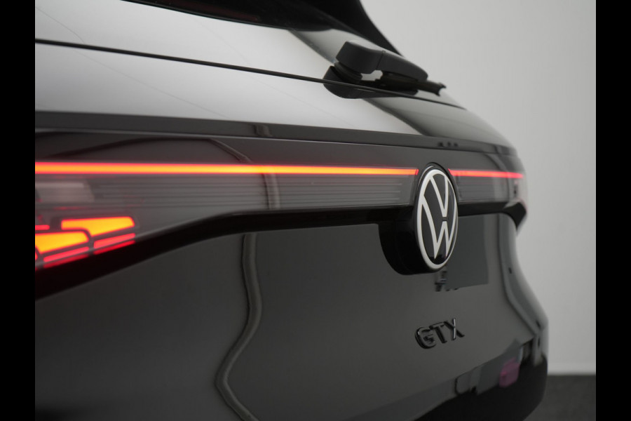 Volkswagen ID.4 GTX 4Motion 77 kWh 299pk Dealer O.H. | Panodak | Adaptive Cruise | Head Up | 360 Camera | Alcantara Sportstoelen Massage & Memory | IQ Light | Sfeerverlichting | Keyless | Blis | Stoelen & Stuur Verwarmd | Apple Carplay |