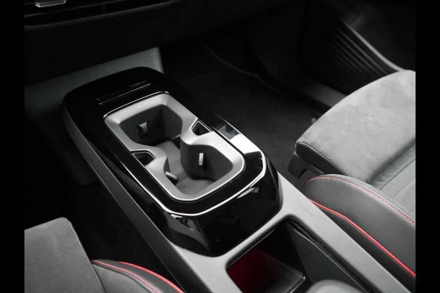 Volkswagen ID.4 GTX 4Motion 77 kWh 299pk Dealer O.H. | Panodak | Adaptive Cruise | Head Up | 360 Camera | Alcantara Sportstoelen Massage & Memory | IQ Light | Sfeerverlichting | Keyless | Blis | Stoelen & Stuur Verwarmd | Apple Carplay |
