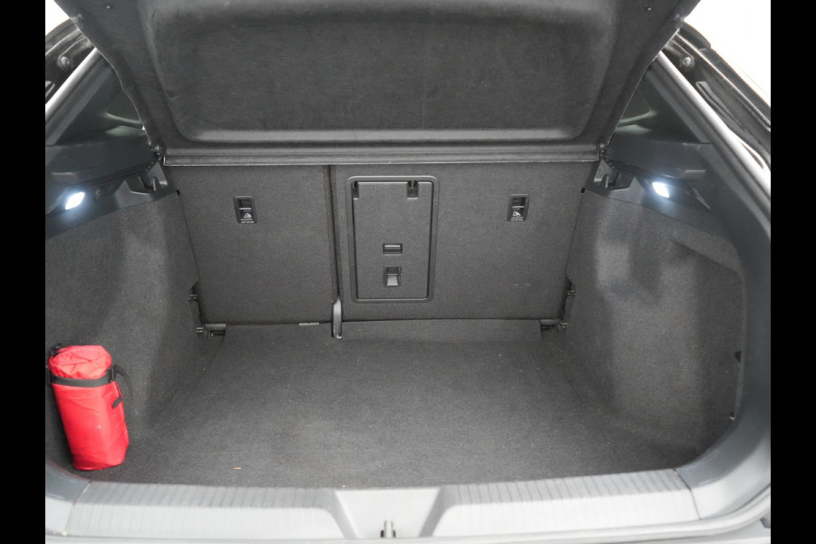 Volkswagen ID.4 GTX 4Motion 77 kWh 299pk Dealer O.H. | Panodak | Adaptive Cruise | Head Up | 360 Camera | Alcantara Sportstoelen Massage & Memory | IQ Light | Sfeerverlichting | Keyless | Blis | Stoelen & Stuur Verwarmd | Apple Carplay |