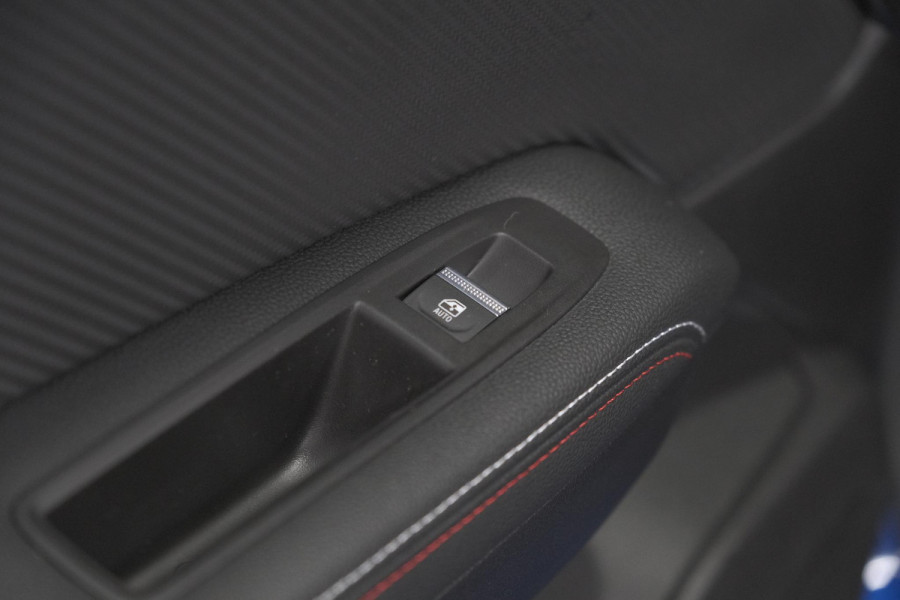 Renault Captur TCe 140 EDC R.S. Line | COMPLEET! | 360 Camera | Adaptieve Cruise Control | 9.3 Inch Groot Scherm