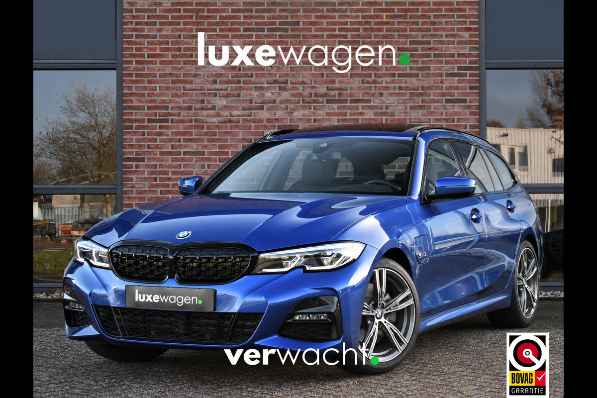 BMW 3 Serie Touring 330e xDrive M-Sport Pano Trekh El-zetels HUD Laser 19inch Adp-onderstel