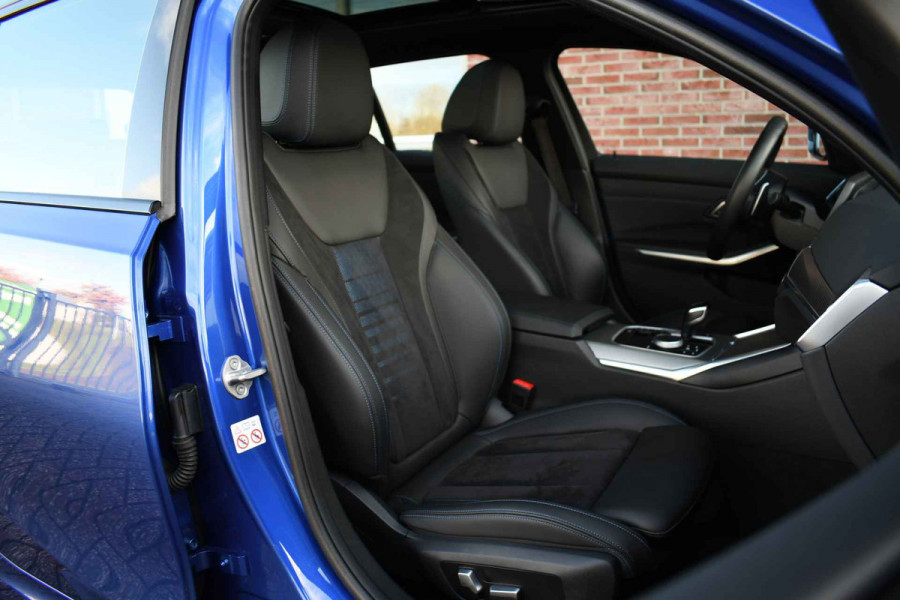 BMW 3 Serie Touring 330e xDrive M-Sport Pano Trekh El-zetels HUD Laser 19inch Adp-onderstel