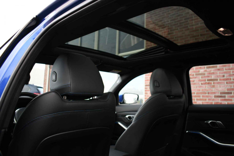 BMW 3 Serie Touring 330e xDrive M-Sport Pano Trekh El-zetels HUD Laser 19inch Adp-onderstel