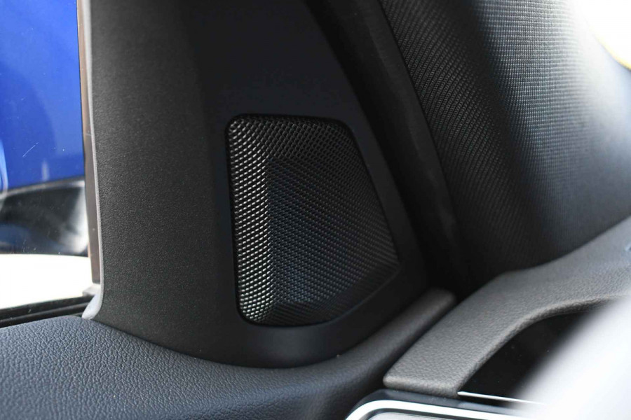 BMW 3 Serie Touring 330e xDrive M-Sport Pano Trekh El-zetels HUD Laser 19inch Adp-onderstel