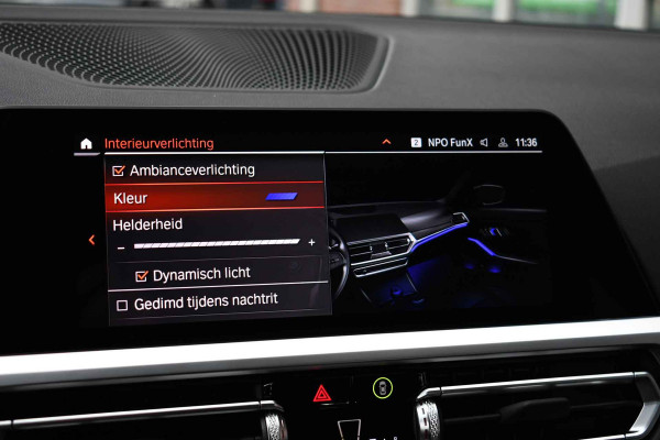 BMW 3 Serie Touring 330e xDrive M-Sport Pano Trekh El-zetels HUD Laser 19inch Adp-onderstel