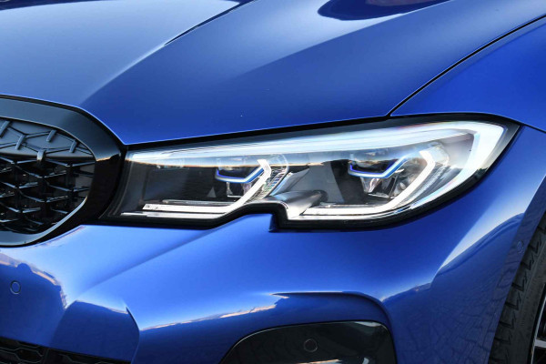 BMW 3 Serie Touring 330e xDrive M-Sport Pano Trekh El-zetels HUD Laser 19inch Adp-onderstel