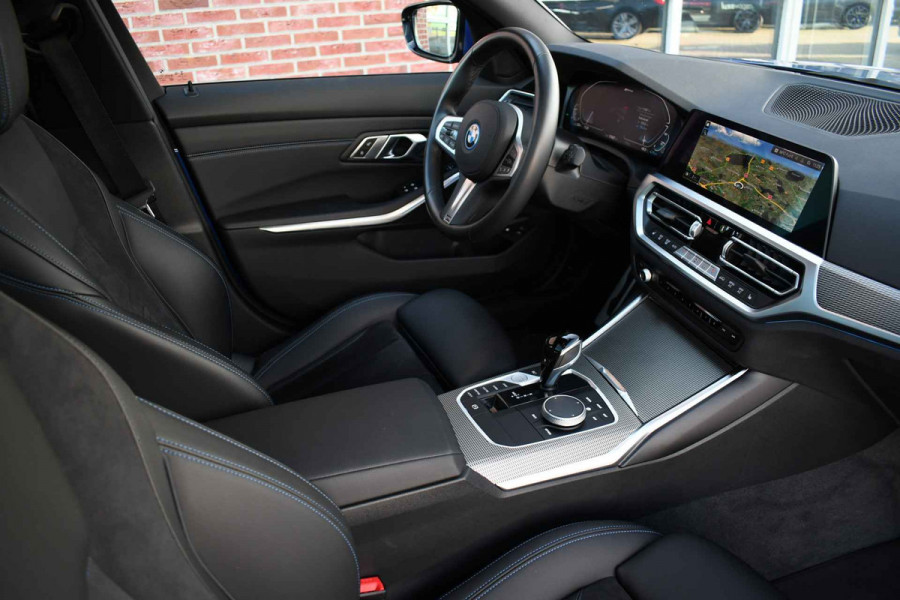 BMW 3 Serie Touring 330e xDrive M-Sport Pano Trekh El-zetels HUD Laser 19inch Adp-onderstel